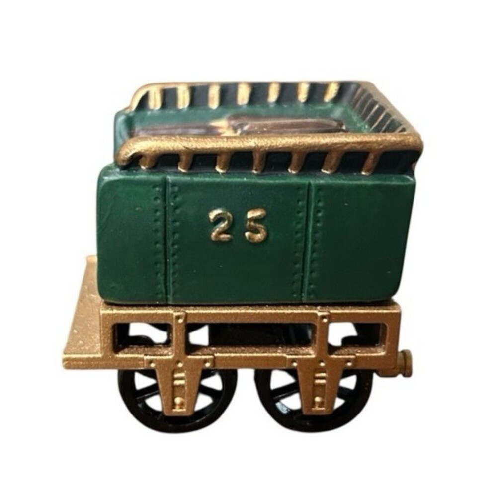 Dept 56 Heritage Village Collection The Flying Scot Train 5573-5 Passenger Train - Picture 3 of 12